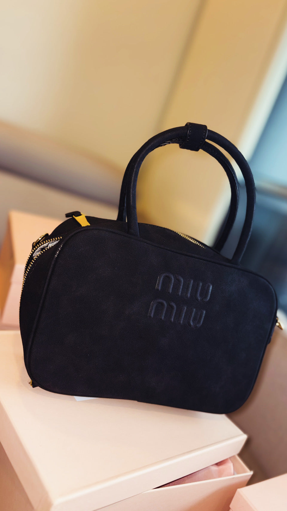 Cartera negra grande miumiu