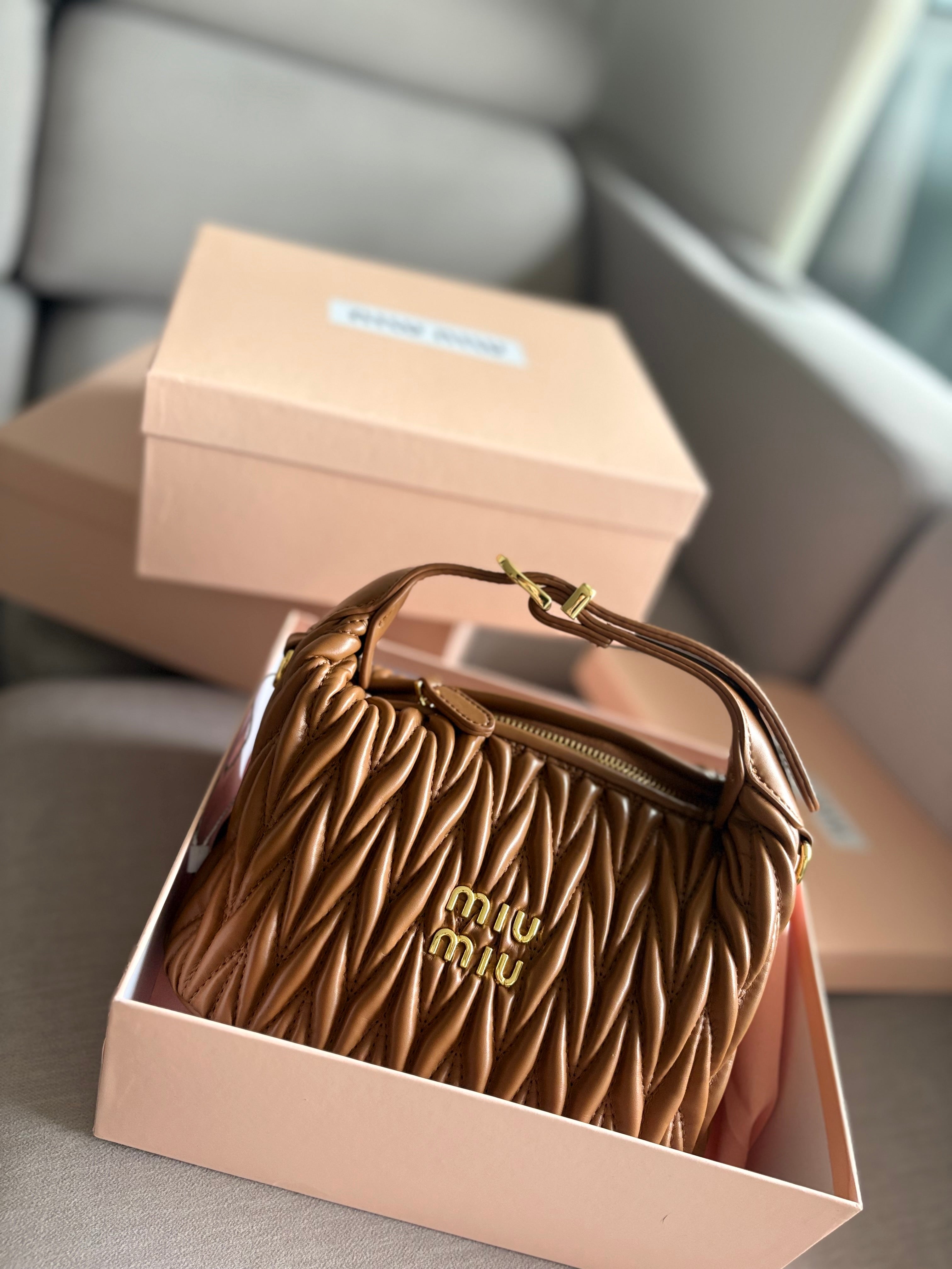 Cartera miu miu